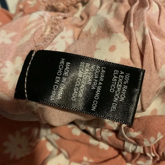 Pink floral stretchy waist with tie belt floral medium shorts with pockets - Picture 4 of 8